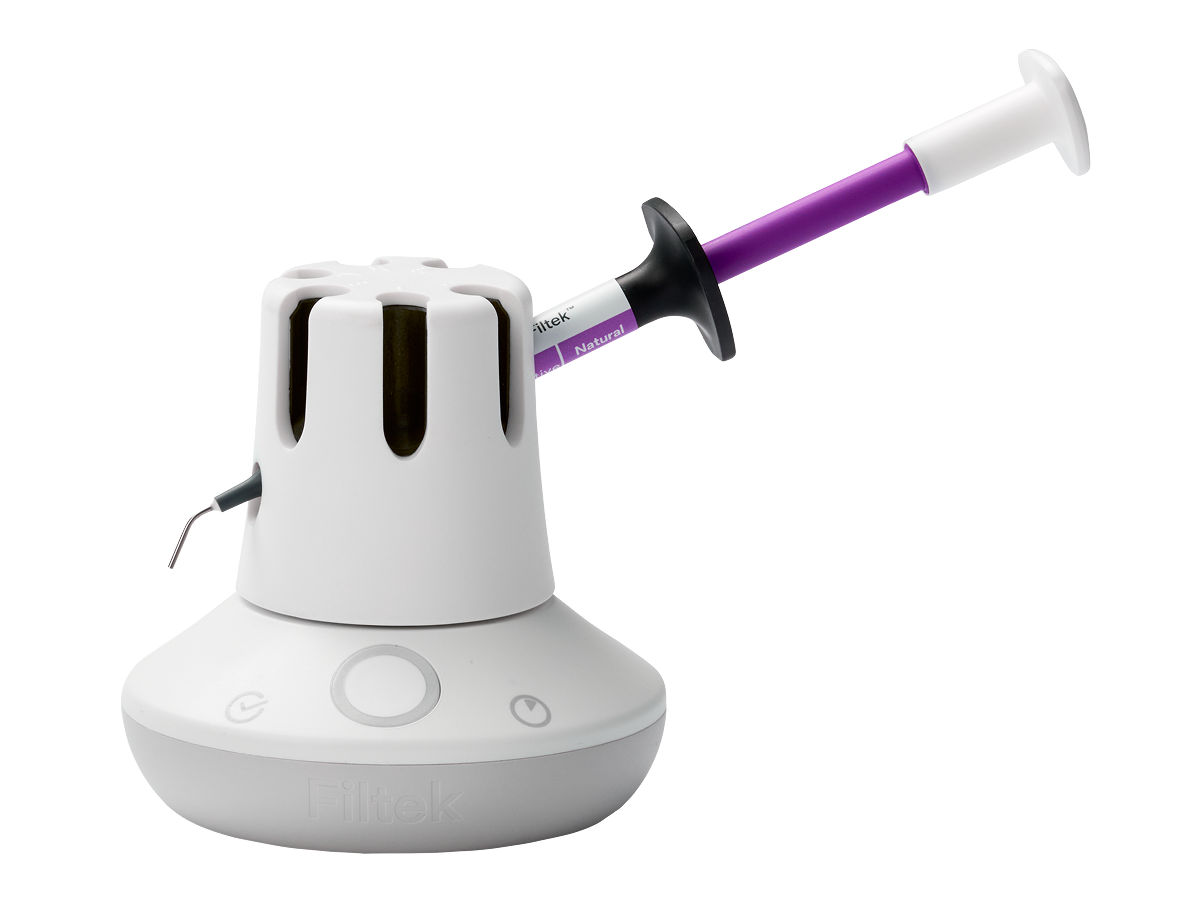 Solventum™ Filtek™ Easy Match Flowable Fließfähiges Komposit Grafik 3 - Anwendung mit Solventum Filtek Komposit Wärmer